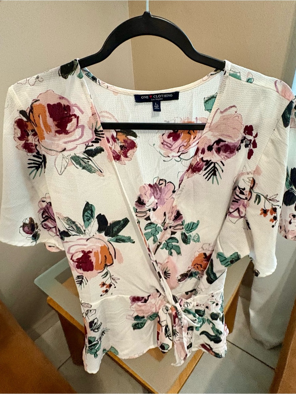 Blusa Wrap One Clothing - White Floral Print & Romantic Vibe